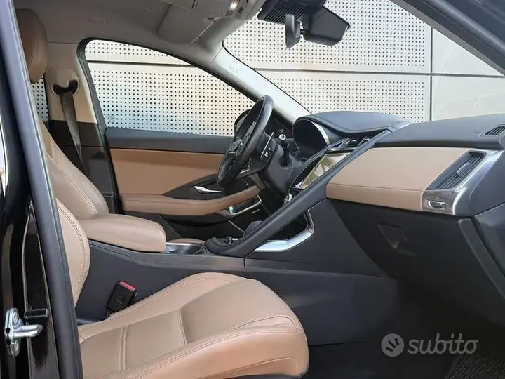 Jaguar E-Pace 2022 photo 4