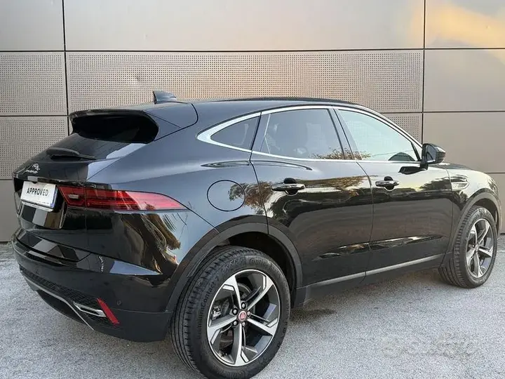 Jaguar E-Pace 2022 photo 2