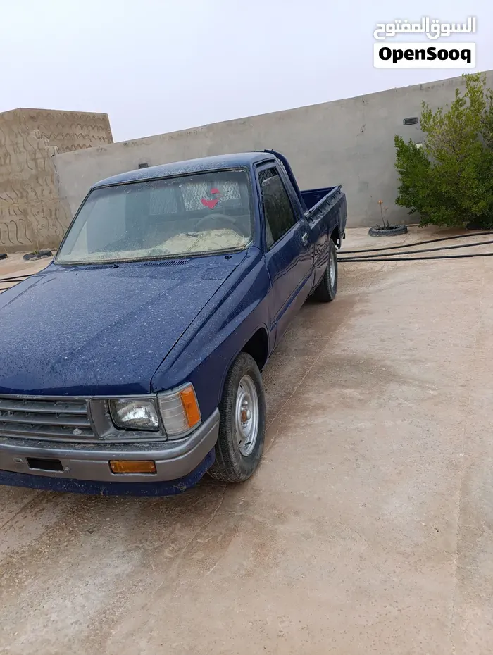 Toyota Hilux 1988 photo 4