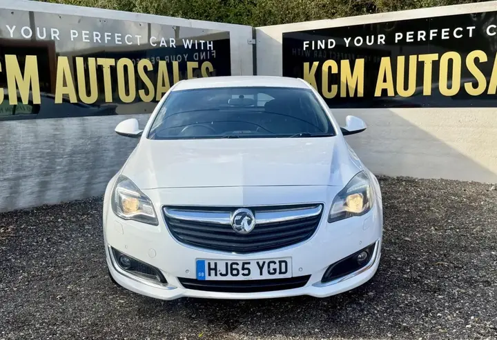 Vauxhall Insignia 2015 photo 2