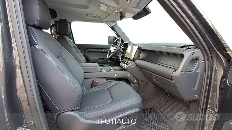 Land Rover Defender 2026 photo 3