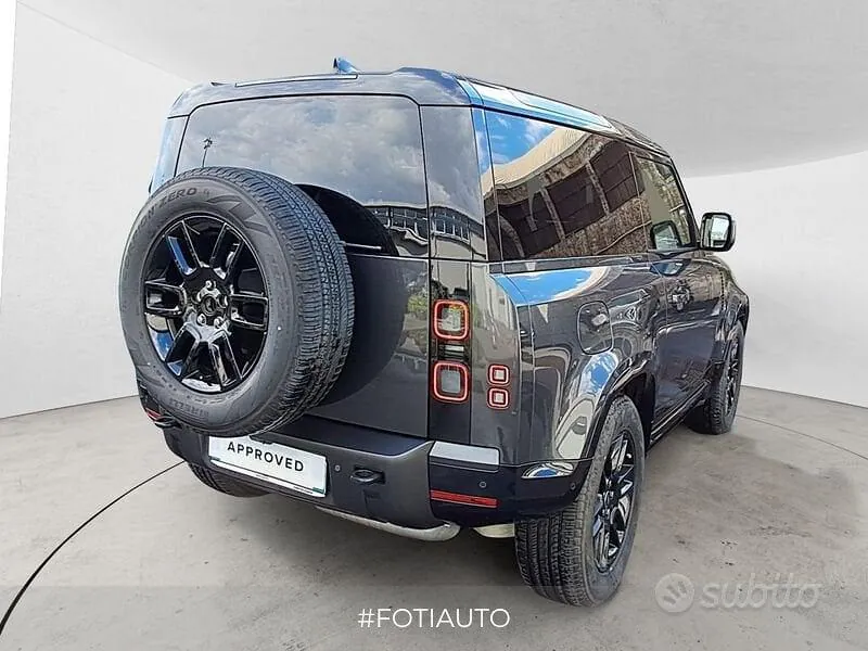 Land Rover Defender 2026 photo 2
