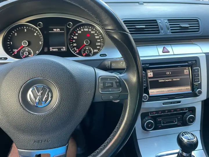 Volkswagen Passat Cc 2010 photo 2