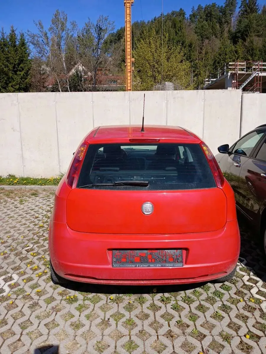 Fiat Grande Punto 2010 photo 2