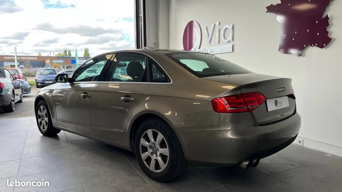 Audi A4 2010 photo 4