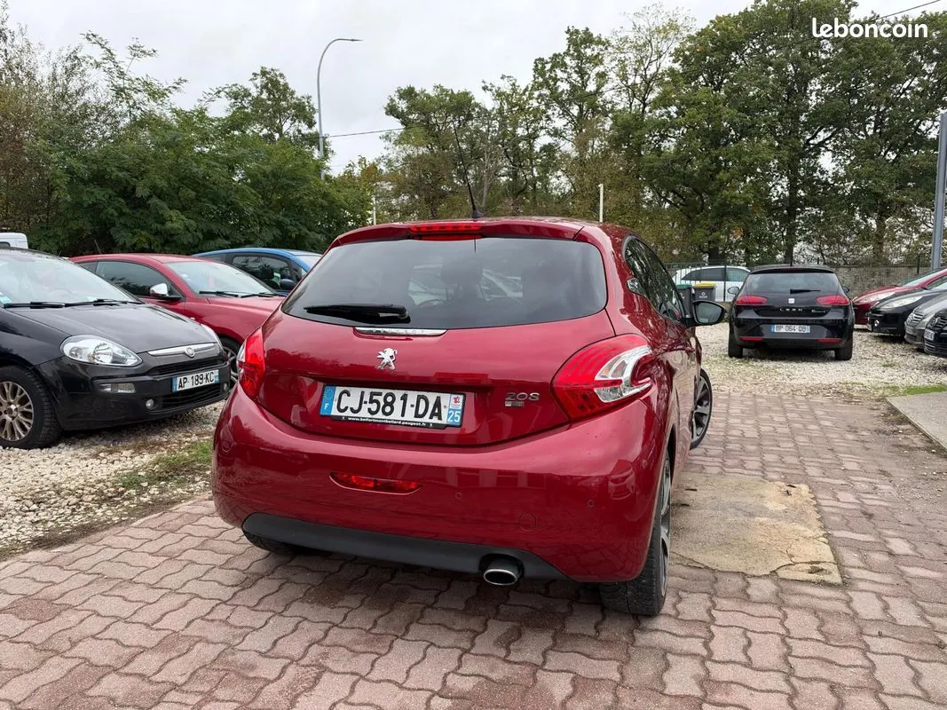 Peugeot 208 2012 photo 4