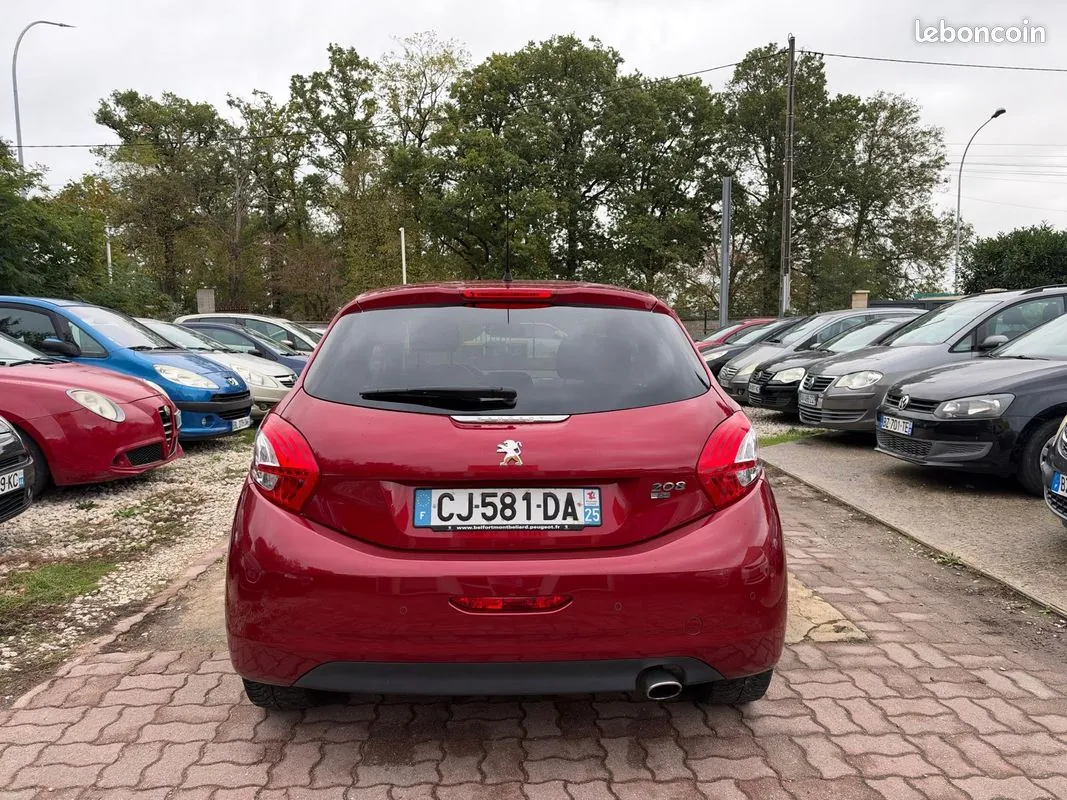 Peugeot 208 2012 photo 3