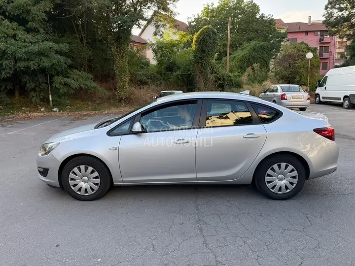 Opel Astra J 2015 photo 4