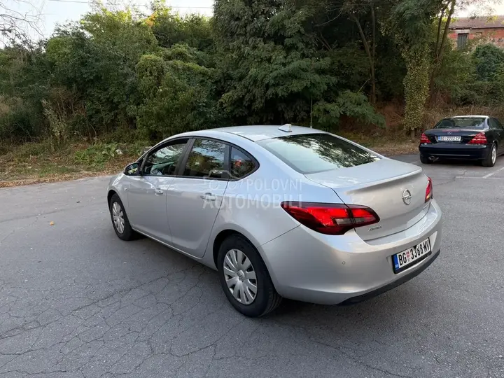 Opel Astra J 2015 photo 3