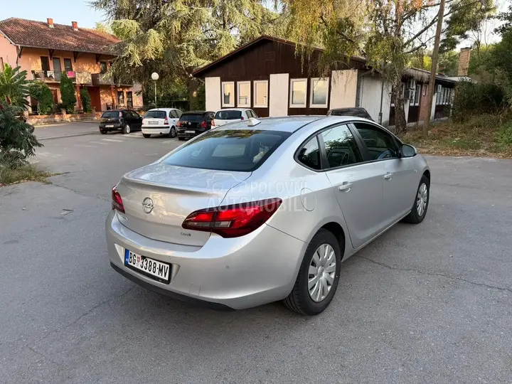 Opel Astra J