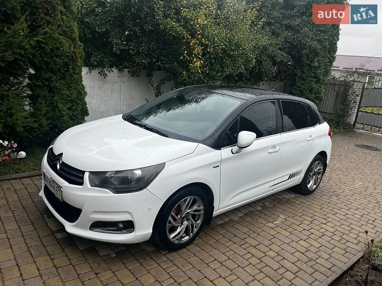 Citroen C4 2011 photo 2