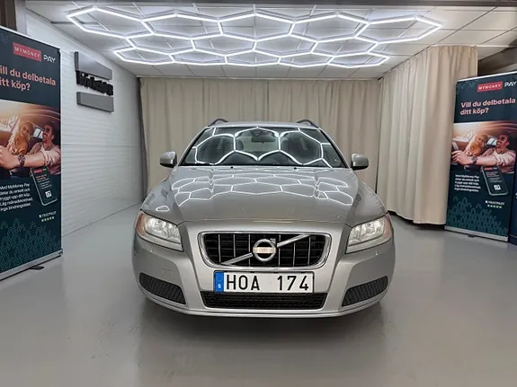 Volvo V70 2012 photo 2