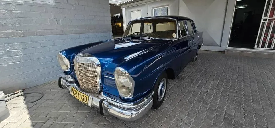 Mercedes-Benz 230