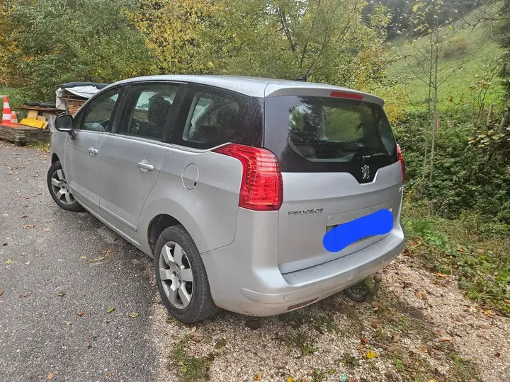 Peugeot 5008 2012 photo 3