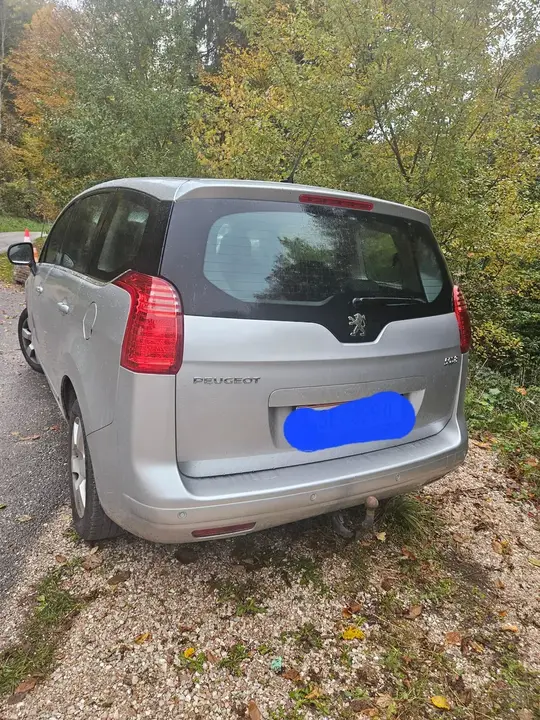 Peugeot 5008 2012 photo 2