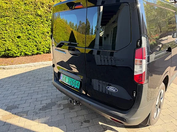 Ford E-Transit Courier 2025 photo 3