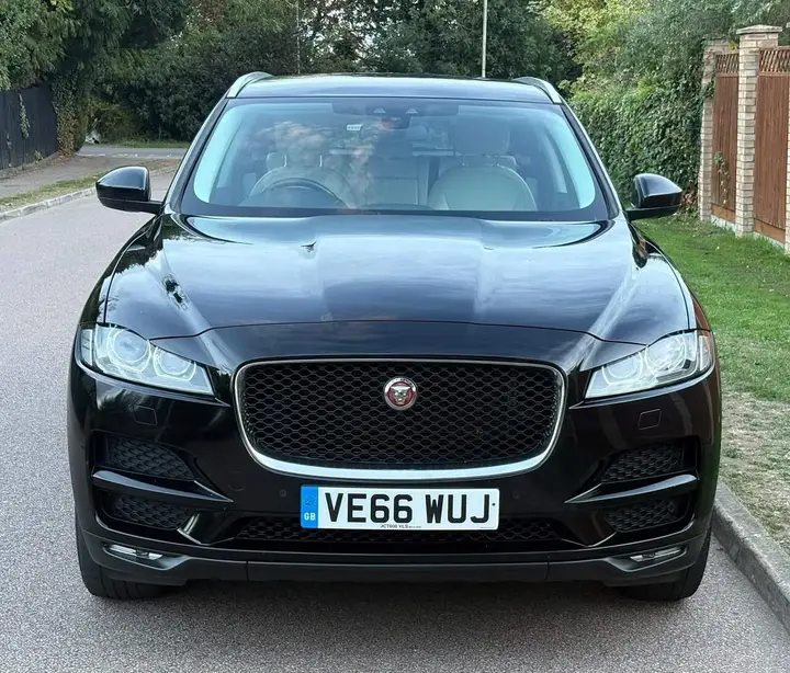 Jaguar F-Pace 2017 photo 2