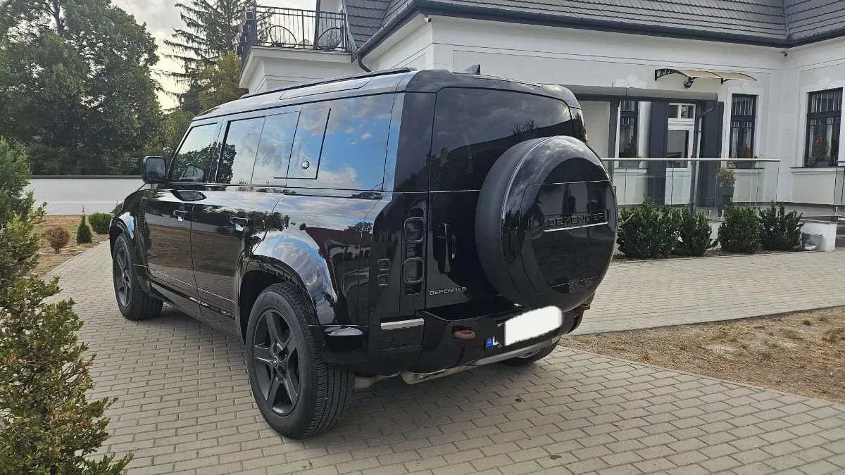 Land Rover Defender 2023 photo 2