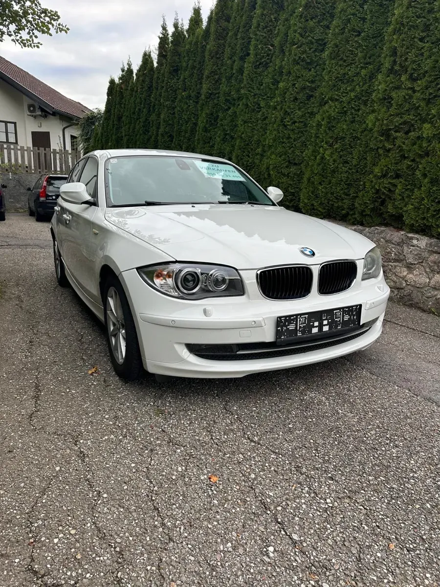 BMW 1 Series 2011 photo 2