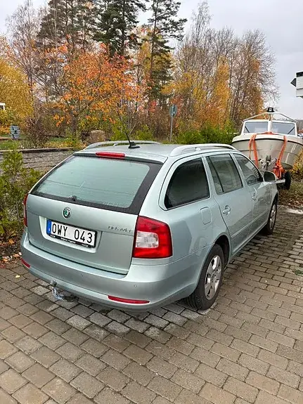 Skoda Octavia 2012 photo 2