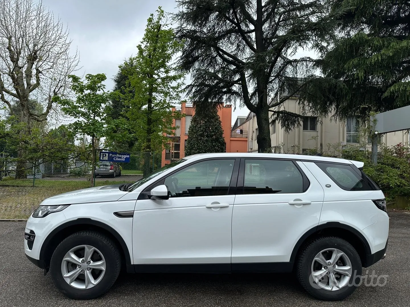 Land Rover Discovery Sport 2016 photo 3