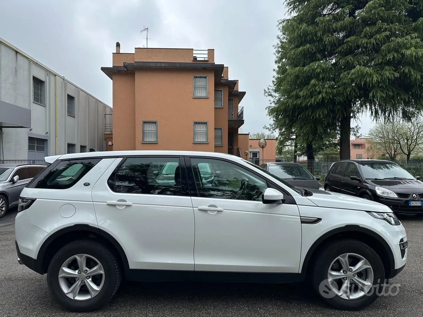 Land Rover Discovery Sport 2016 photo 4