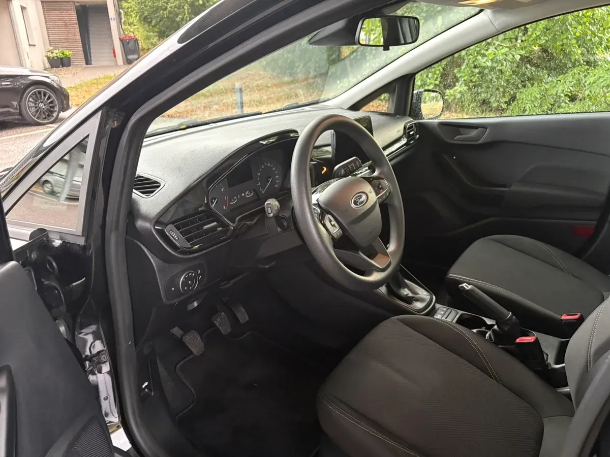 Ford Fiesta 2022 photo 2