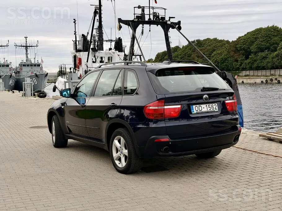 BMW X5 2009 photo 2