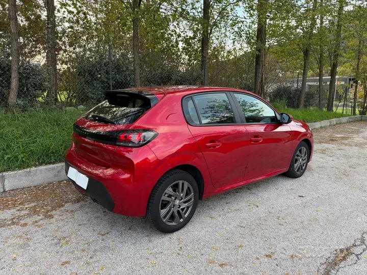 Peugeot 208 2021 photo 3