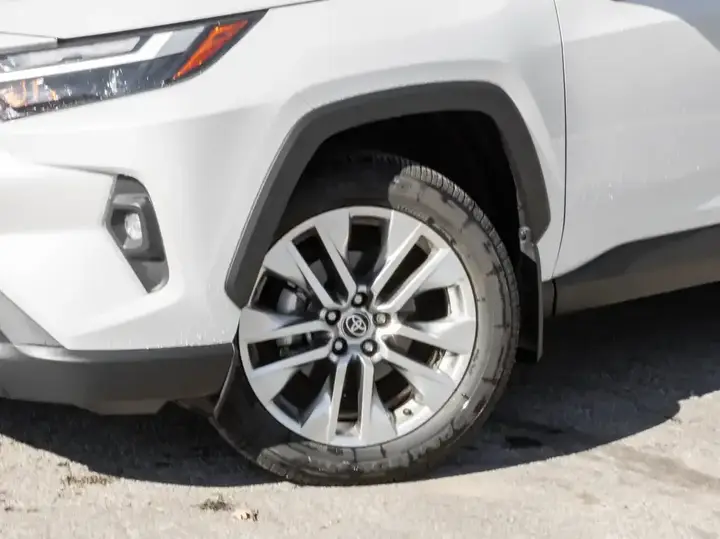 Toyota Rav4 2025 photo 3