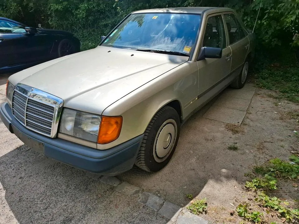 Mercedes-Benz 230 E