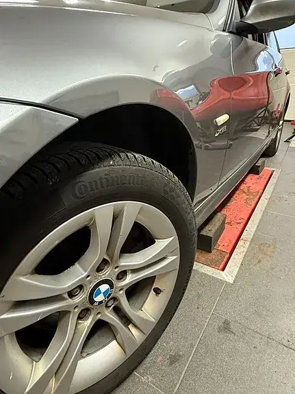 BMW 320D 2010 photo 2