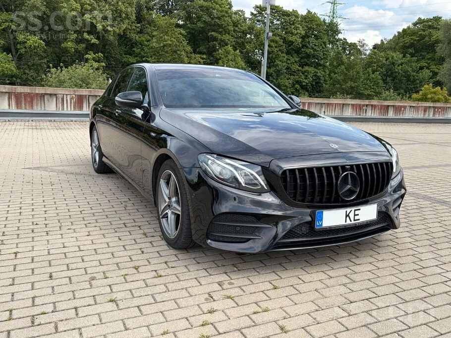 Mercedes-Benz E220 2020 photo 2
