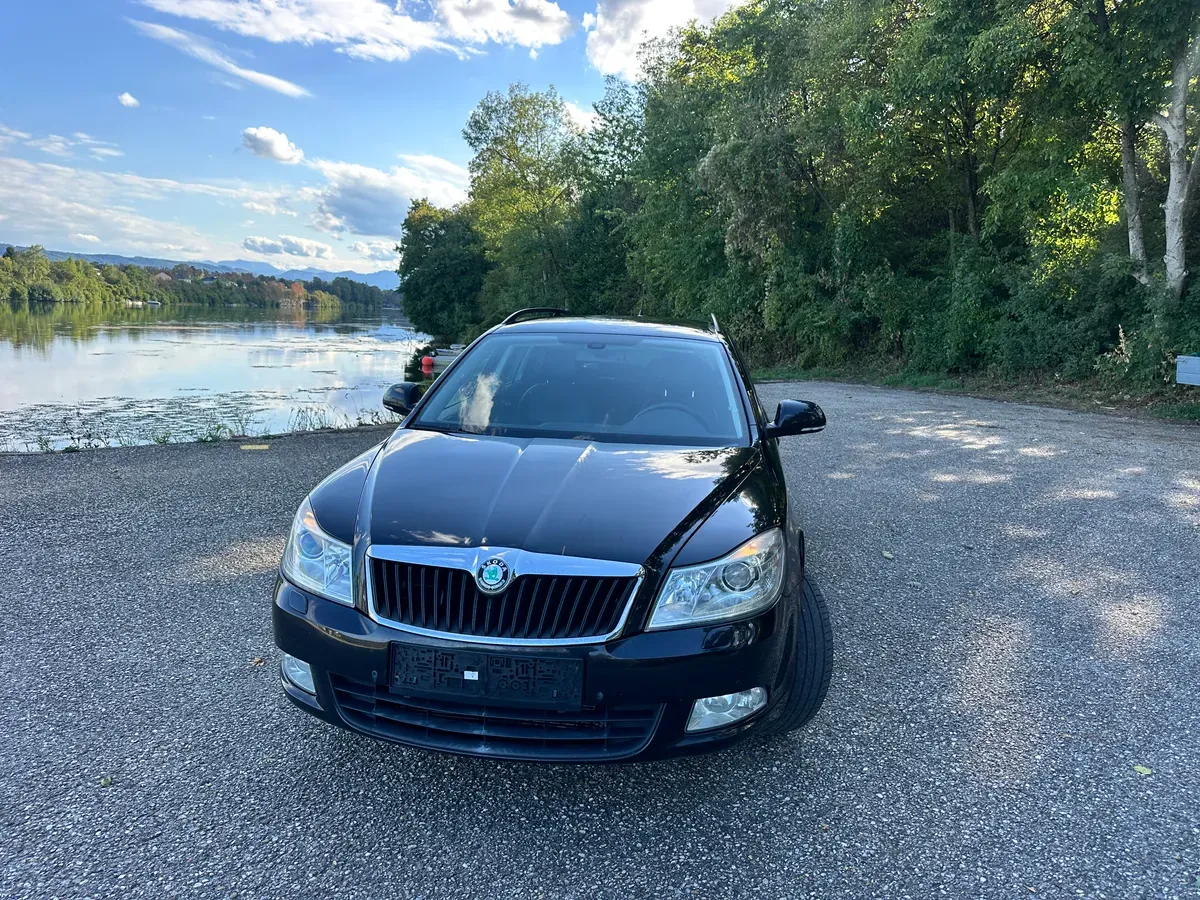 Skoda Octavia 2010 photo 2