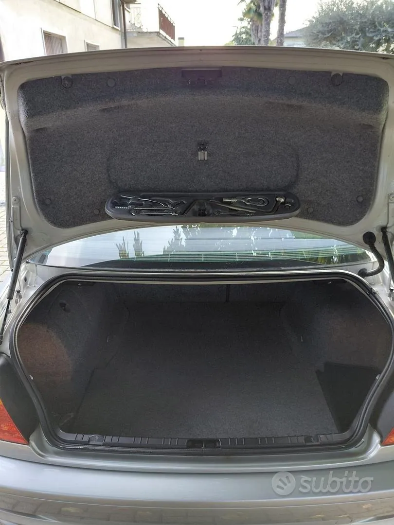 BMW E46 2003 photo 4