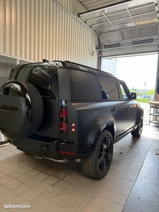 Land Rover Defender 2025 photo 2