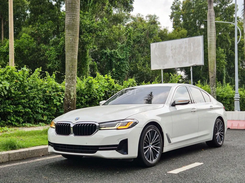 BMW 520I 2023 photo 2