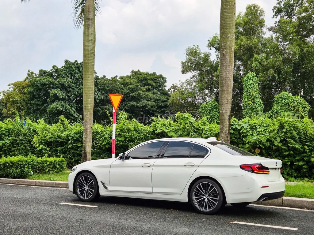 BMW 520I 2023 photo 3