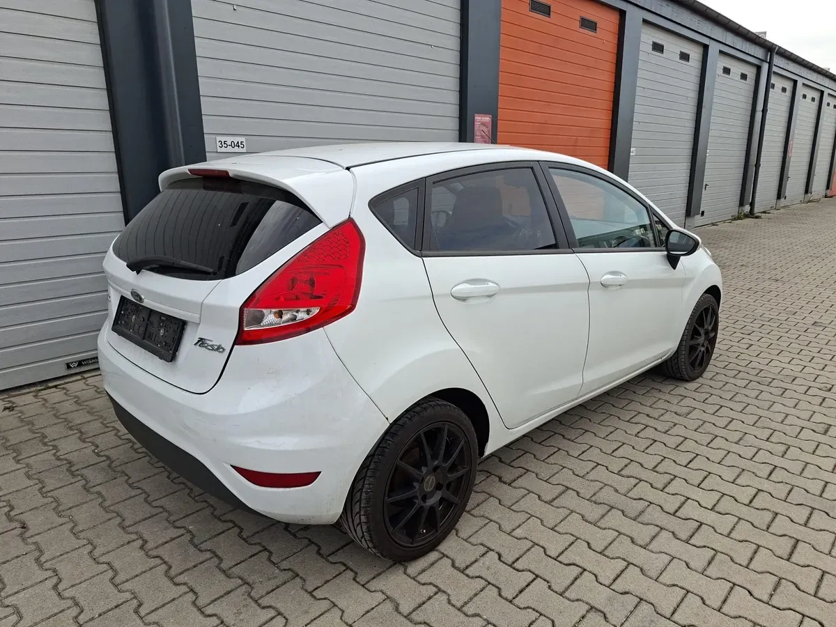 Ford Fiesta 2011 photo 3