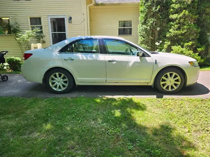 Lincoln Mkz 2011 photo 2