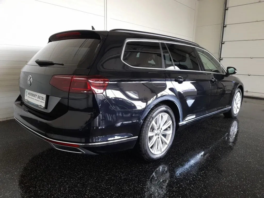 Volkswagen Passat 2022 photo 2
