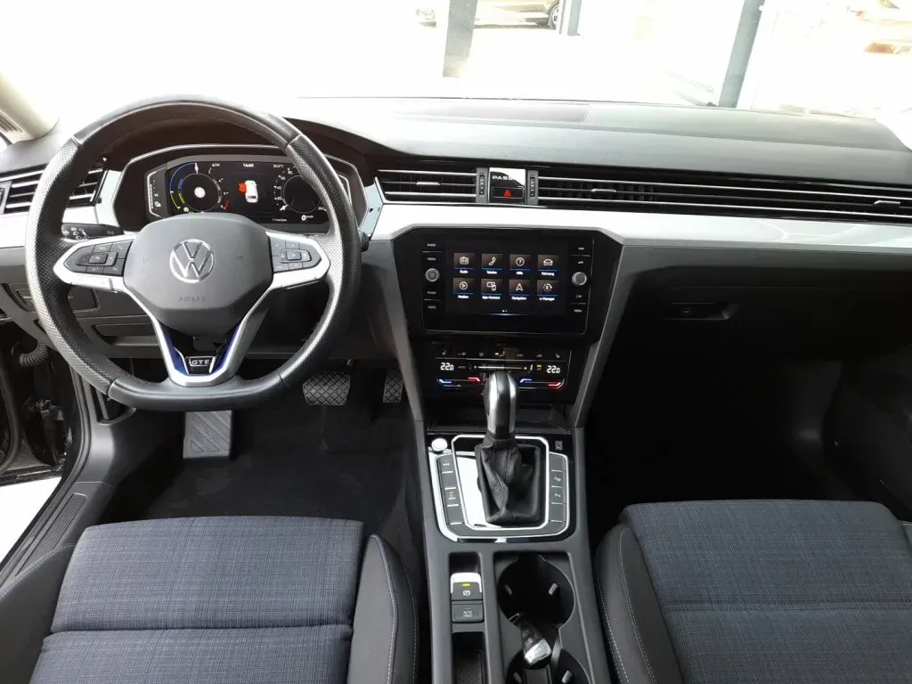 Volkswagen Passat 2022 photo 3