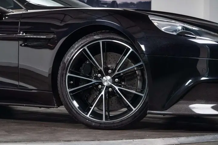 Aston Martin Vanquish 2012 photo 4