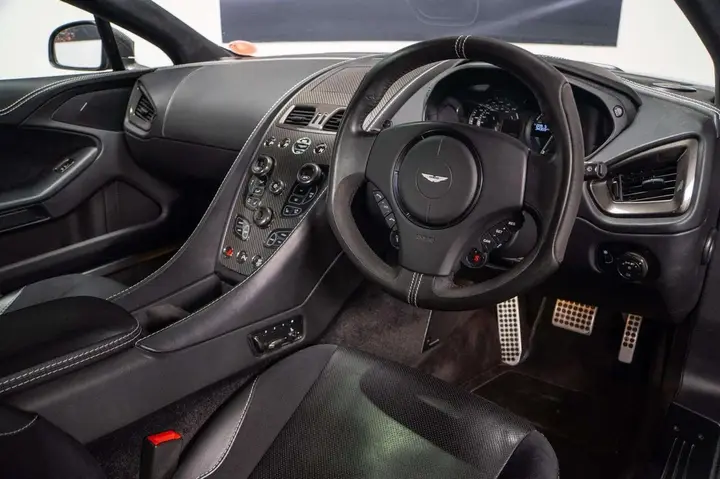 Aston Martin Vanquish 2012 photo 3