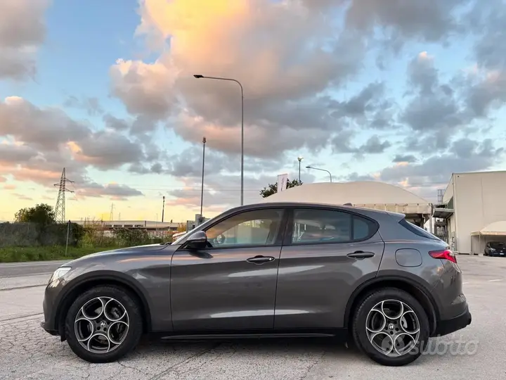 Alfa Romeo Stelvio 2022 photo 5