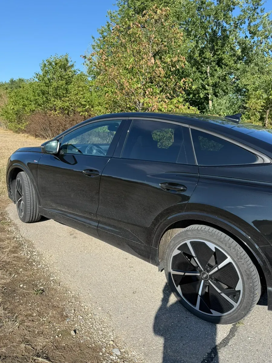 Audi Q4 2023 photo 2