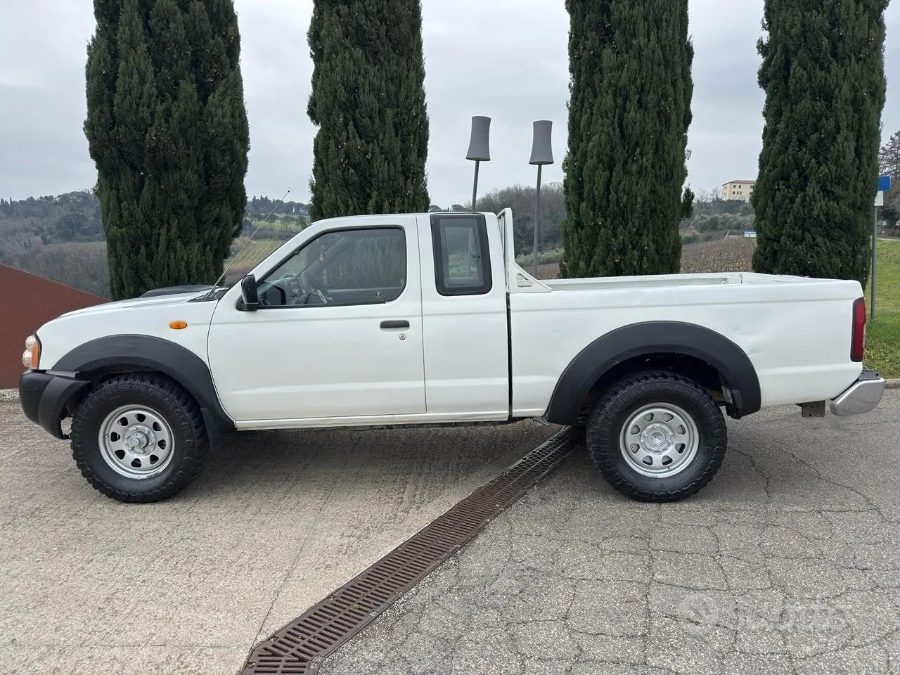 Nissan Np300 2011 photo 4