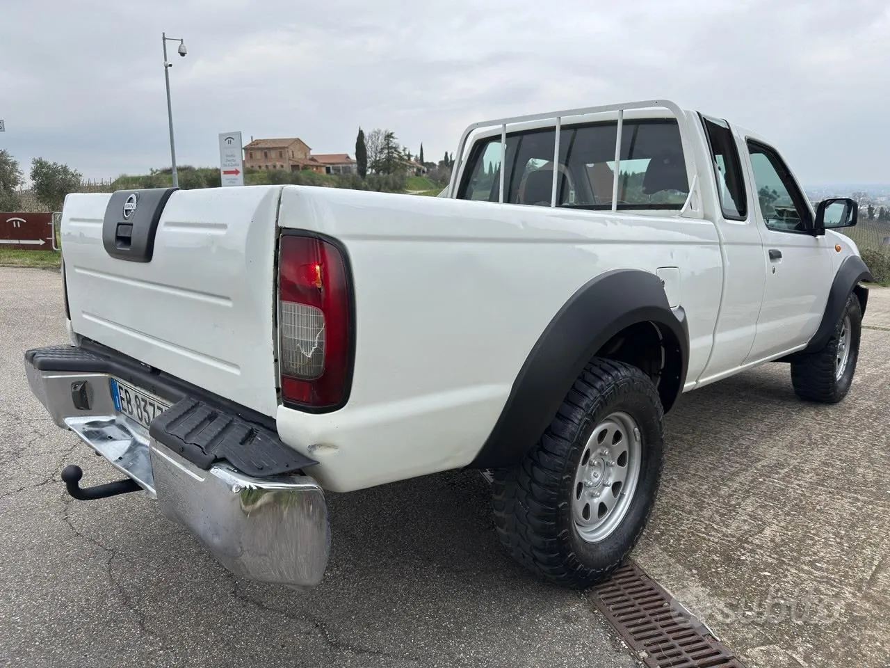 Nissan Np300 2011 photo 5