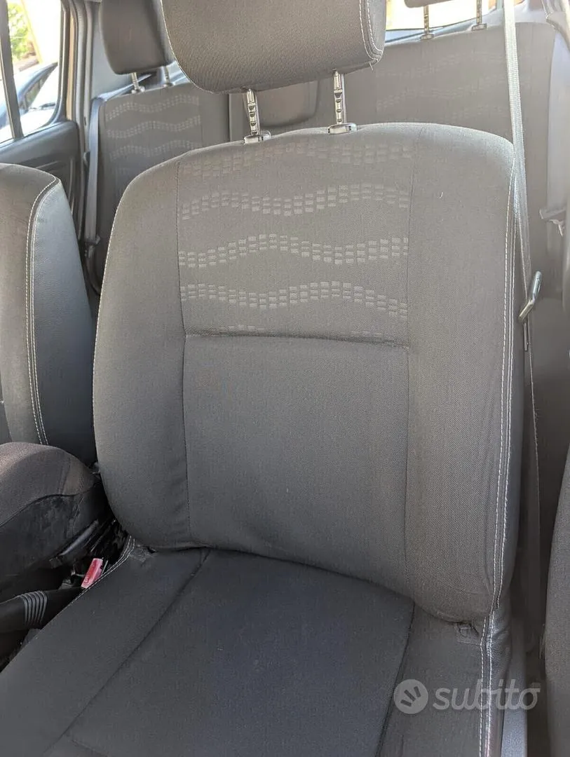 Dacia Sandero 2011 photo 5