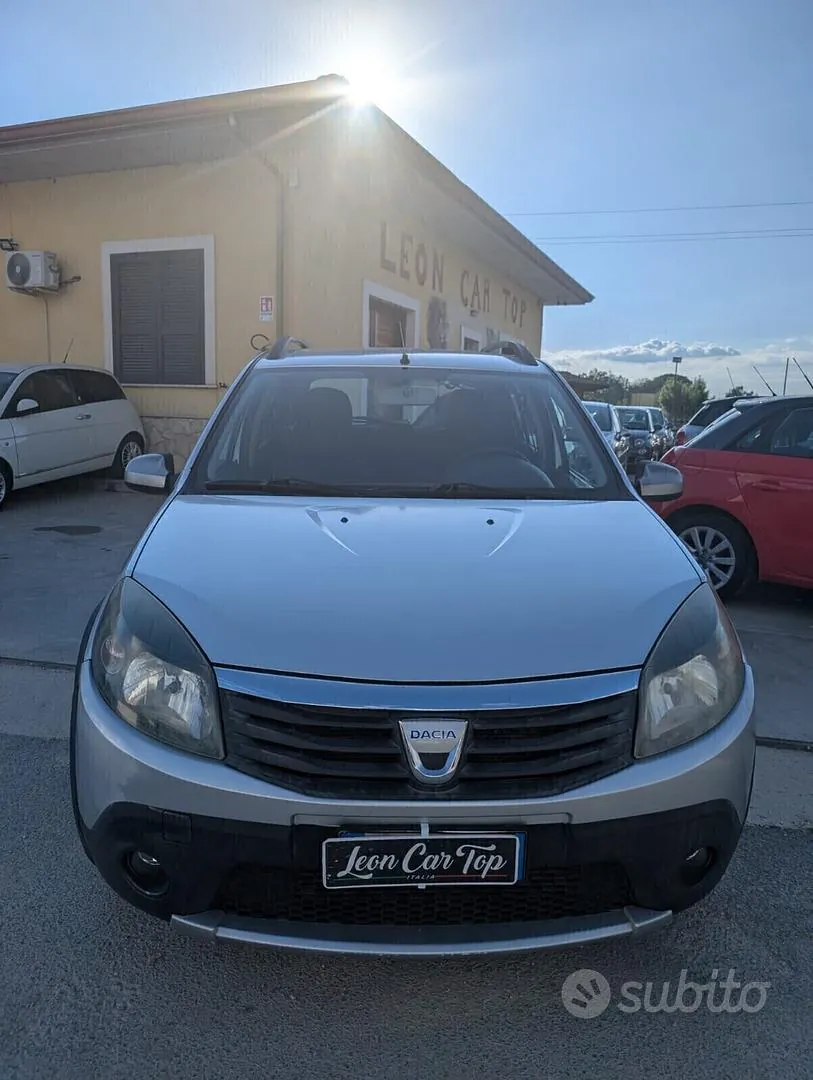 Dacia Sandero 2011 photo 2